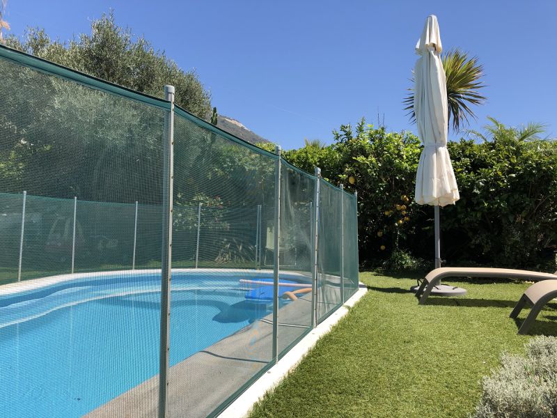 Removable Mesh Fence for Pools